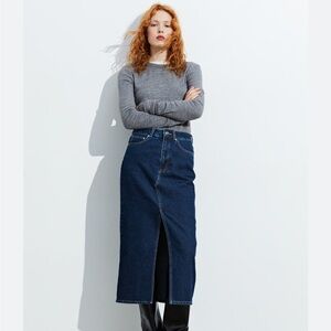 H&M Dark Denim Skirt. NWT